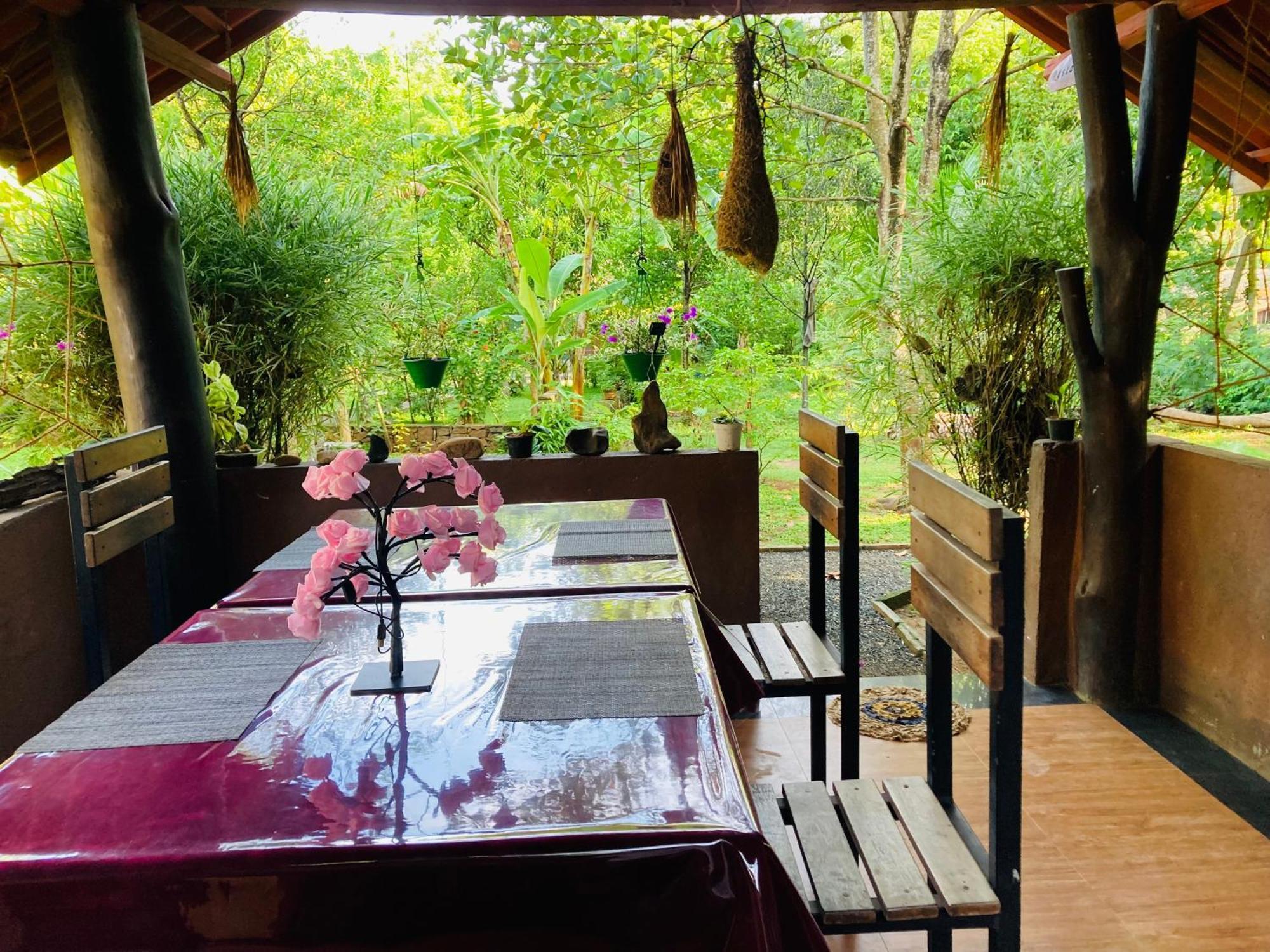 Suncity Privacy Cottages Udawalawe Eksteriør billede